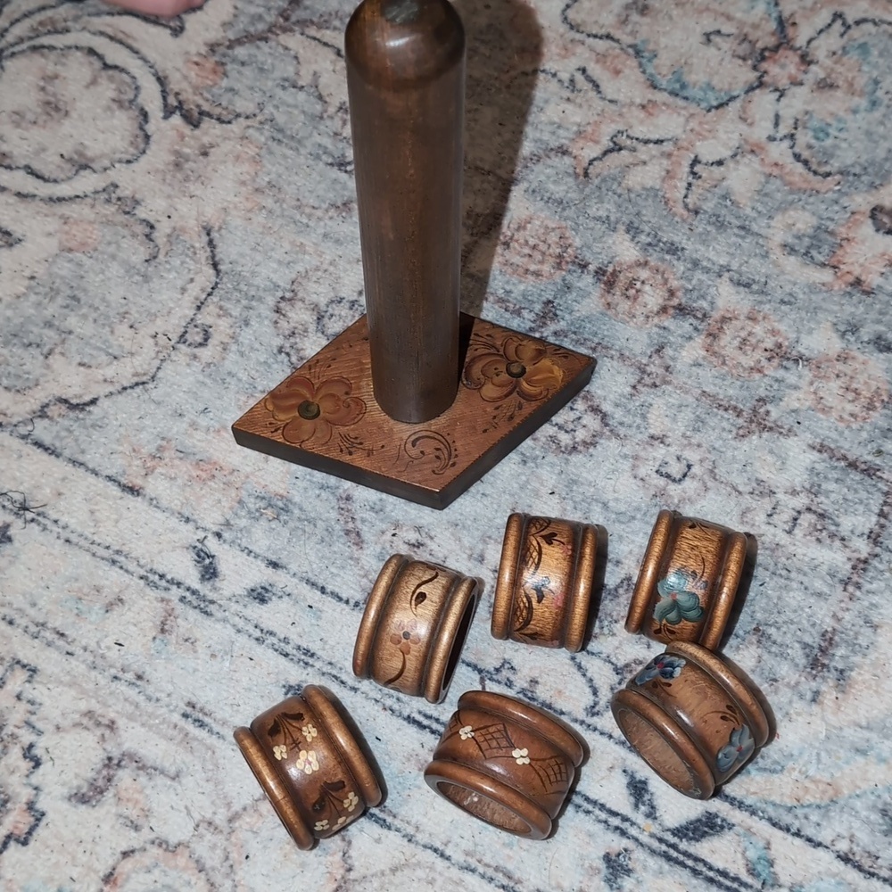 Folk Art Wooden Napkin Rings with Stand (B2) - Picture 3 of 5